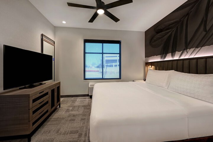 Room 32 of 50