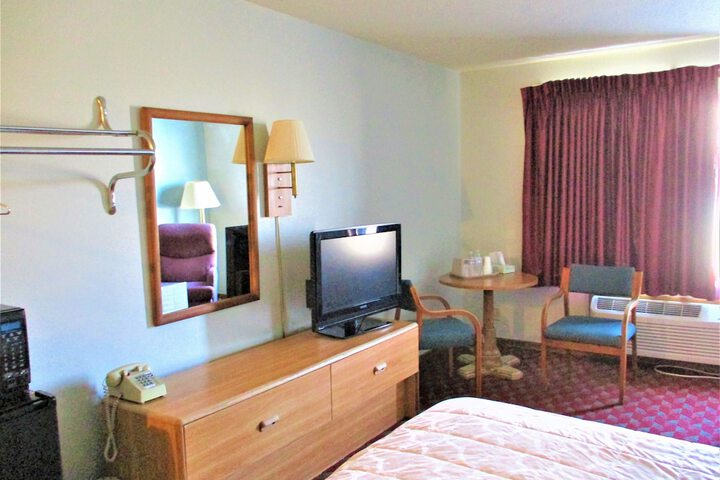 Room 6 of 16