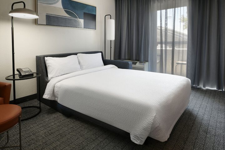 Room 14 of 33