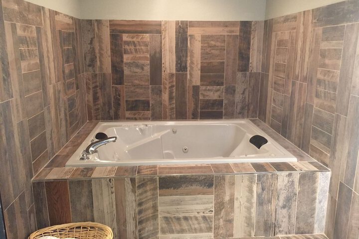 Hot Tub 43 of 48