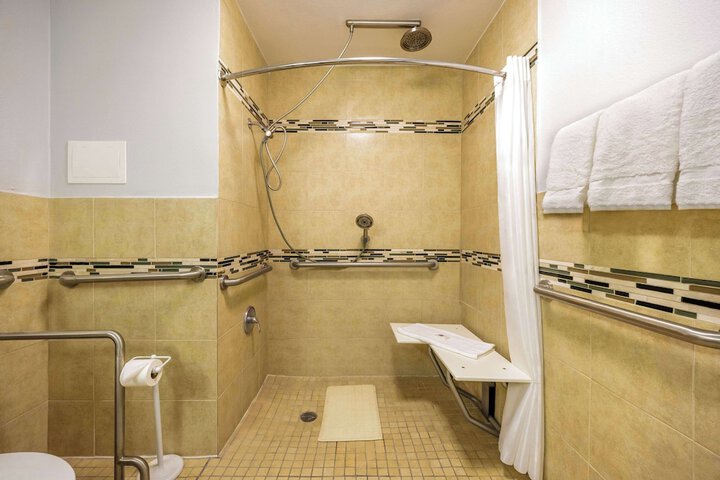Room 12 of 27
