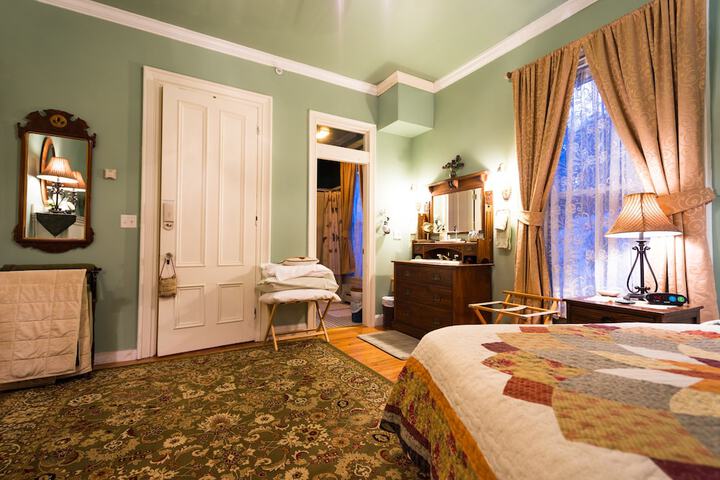 Room 32 of 78