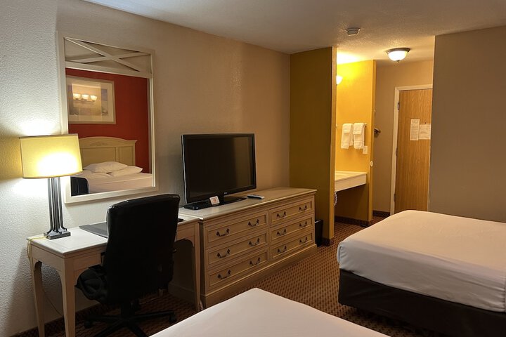 Econo Lodge Inn & Suites Walnut