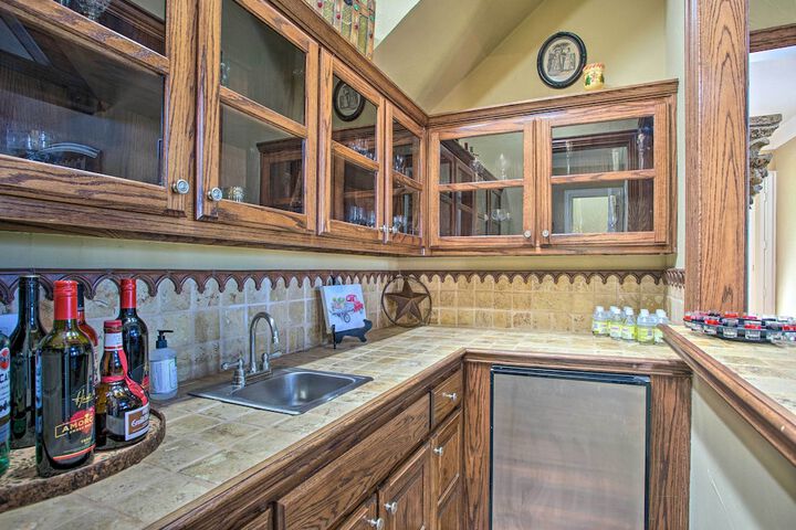 Families Welcome! Lavish Celina Home w / Game Room