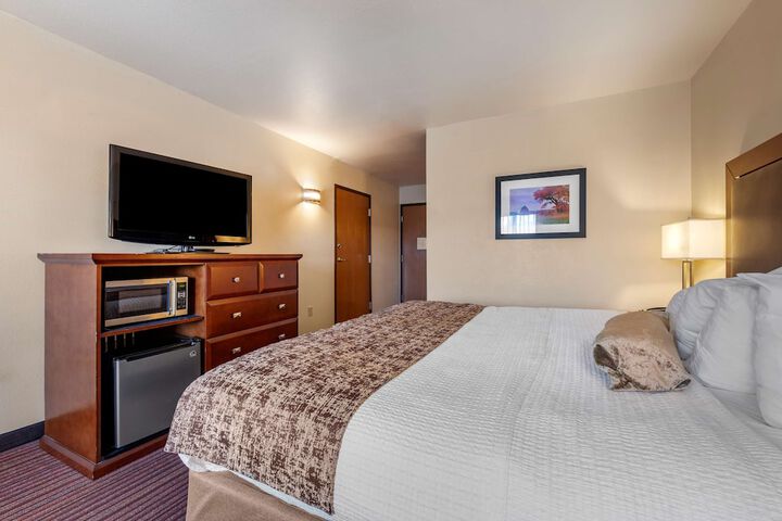 Best Western Plus Sparta Trail Lodge