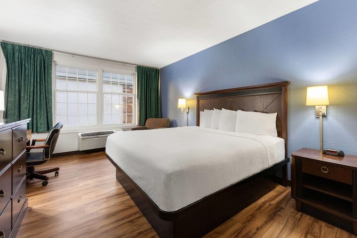 Days Inn by Wyndham Madisonville