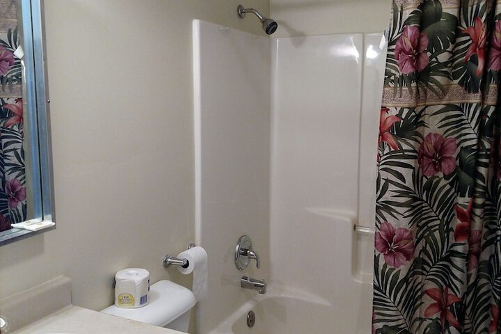Room 10 of 32