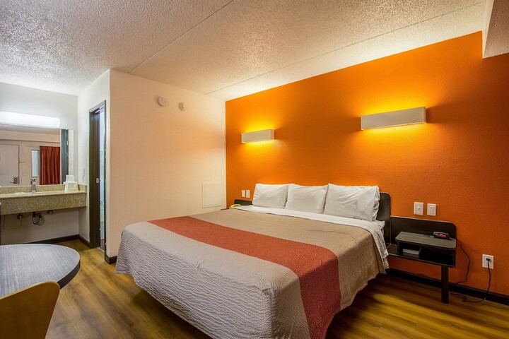 Motel 6 Ashland OH