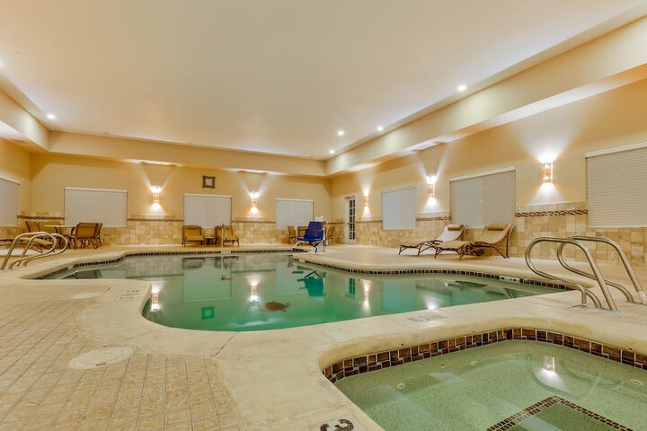 Holiday Inn Express & Suites Alpine Southeast by IHG