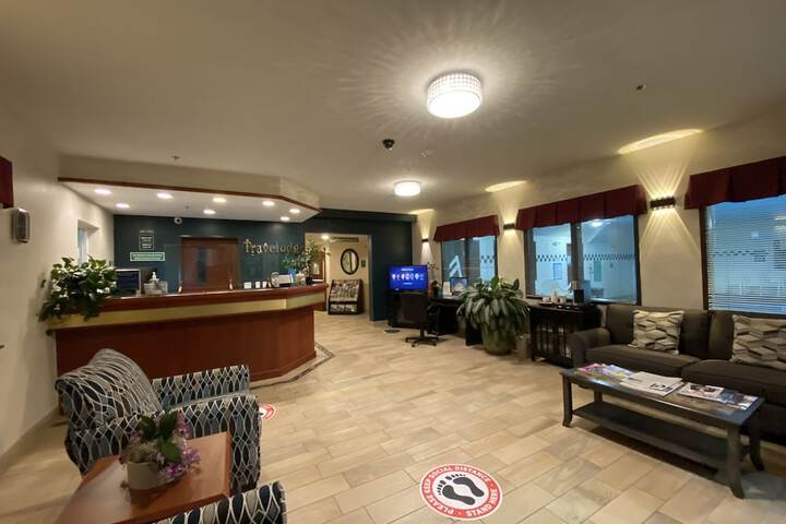Travelodge Suites by Wyndham Newberg