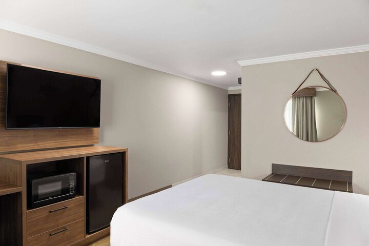 Room 53 of 97
