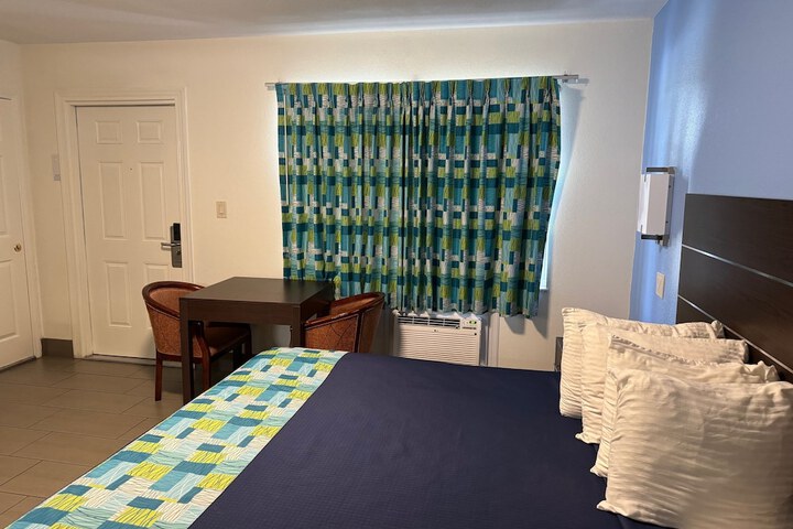 Room 21 of 21