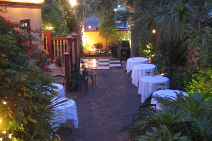 Dining 34 of 39