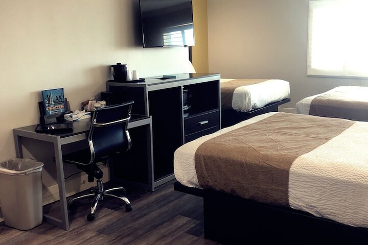 Deluxe Inn Hawthorne