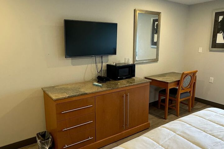 Room 18 of 29