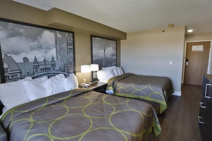 Super 8 by Wyndham Ajax / Toronto On