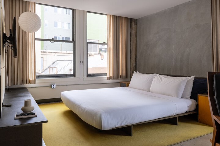 Room 60 of 102