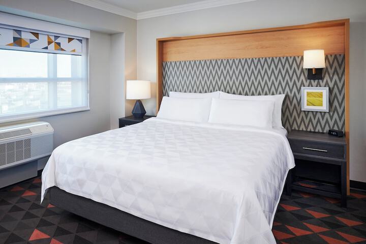 Holiday Inn Hotel & Suites Oakville at Bronte by IHG