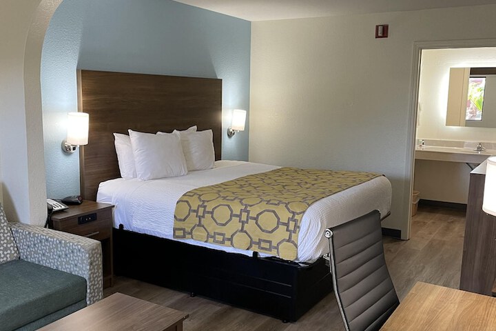 Room 32 of 40