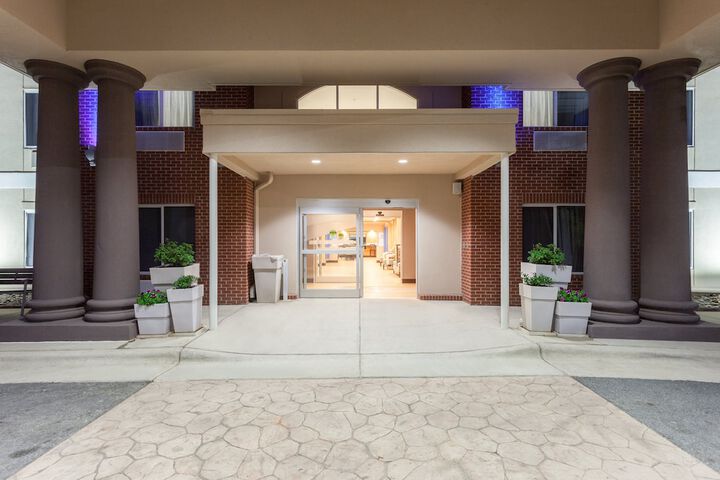 Holiday Inn Express Hotel & Suites Mebane by IHG