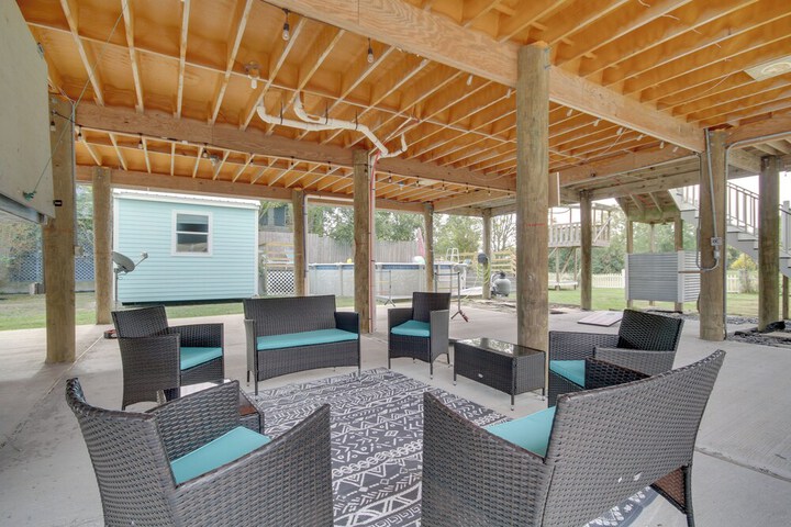 Sunny Waveland Home Rental w / Pool: Walk to Beach!