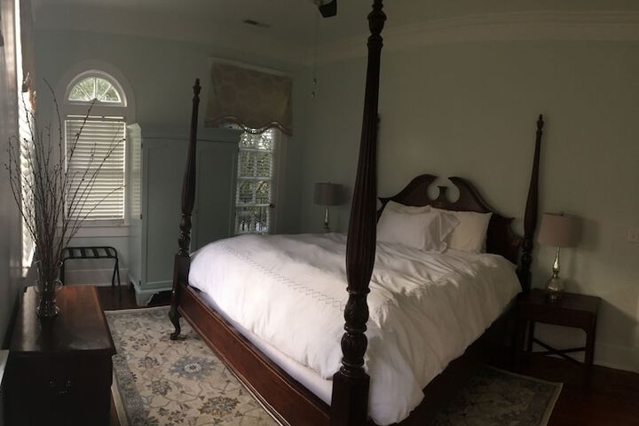 Room 17 of 28