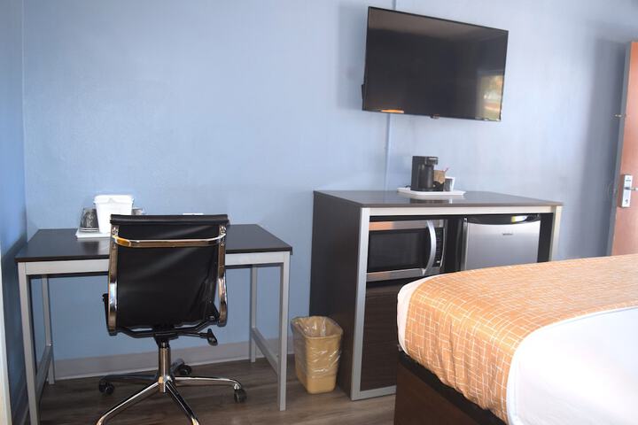 Room 8 of 17