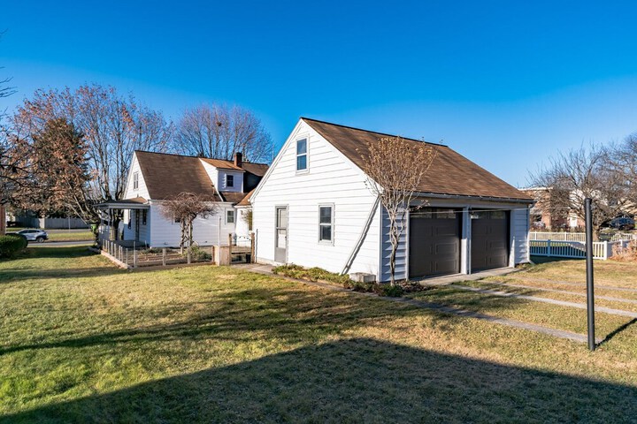 sweet Serenity" Stay 10 Minutes From Hershey 3 Bedroom Home by RedAwning