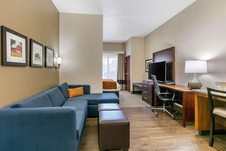 Comfort Suites Hopkinsville near Fort Campbell