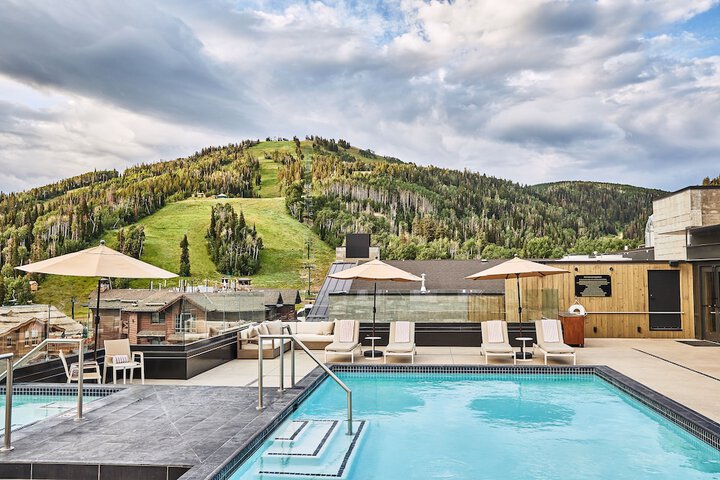 Goldener Hirsch Auberge Collection