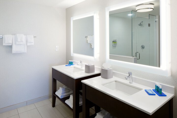 Holiday Inn Express & Suites-Cincinnati North - Liberty Way by IHG
