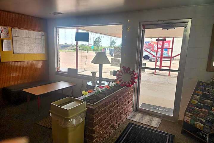 First Inn by OYO Quinter Hwy 70