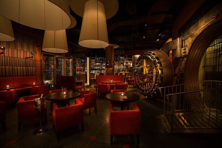 Lounge 56 of 66