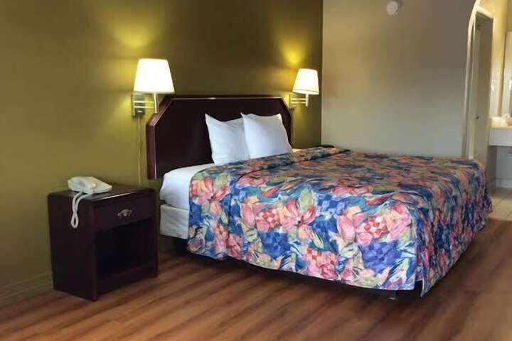 Room 8 of 20