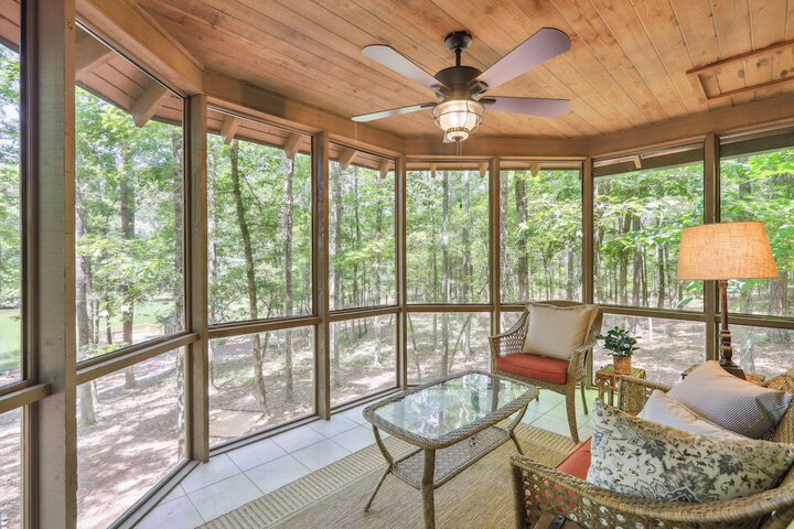 Lakefront Hamilton Cabin w / Dock & Fire Pit!