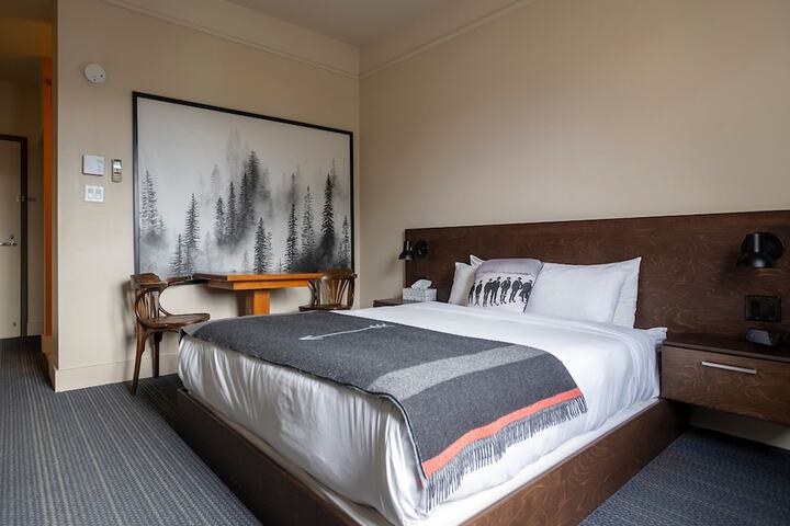 Room 21 of 43