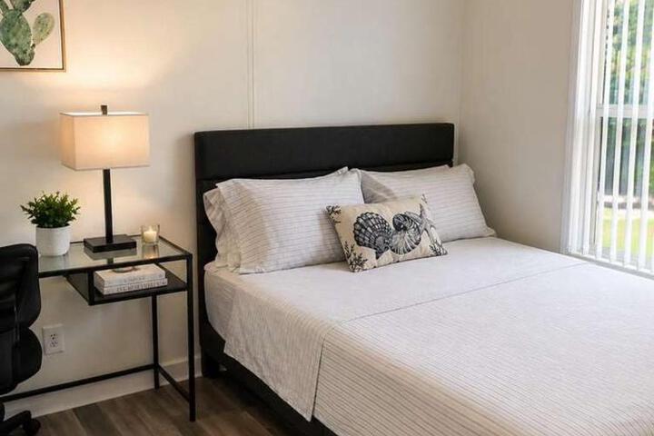 Beautiful & Modern Valrico Apartment
