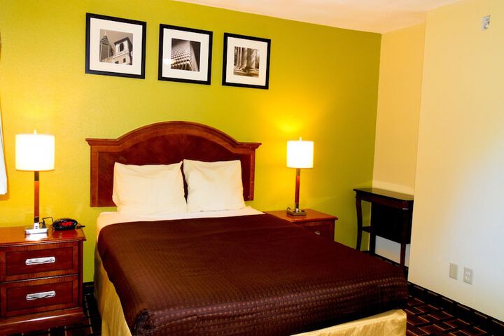 Room 8 of 19