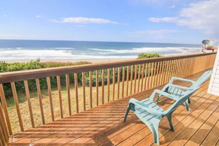 A Beachfront Fantasea 3 Br home by RedAwning