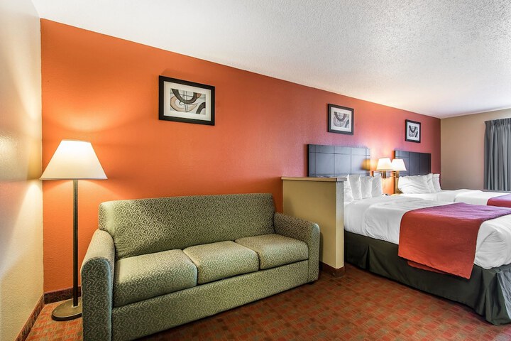 Room 33 of 40