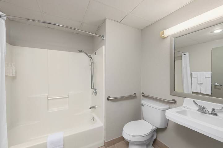 Days Inn by Wyndham Carthage