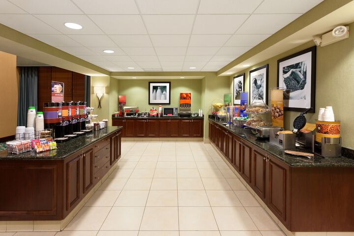 Hampton Inn & Suites Hartford-Manchester