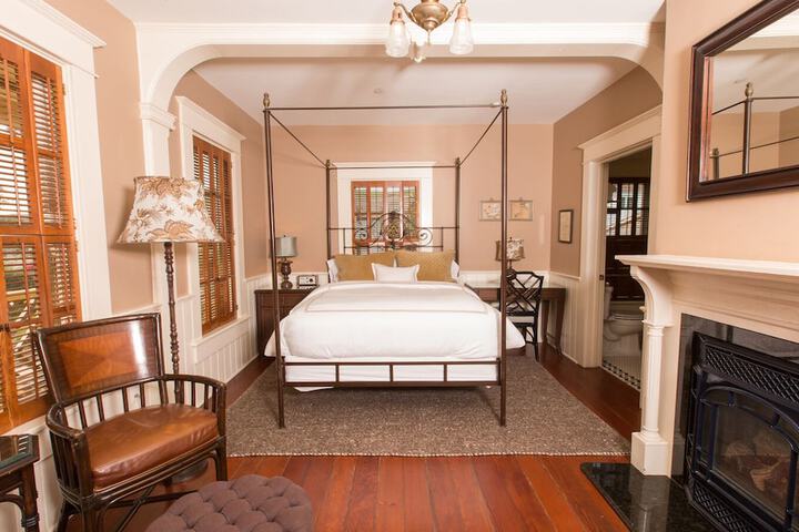 Room 10 of 24