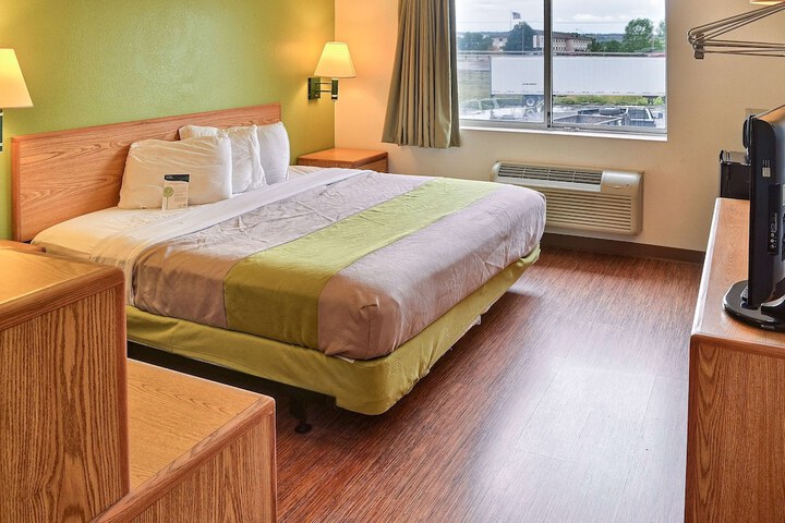 Room 32 of 40