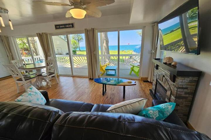 SeaSide Lake-Front Cottage