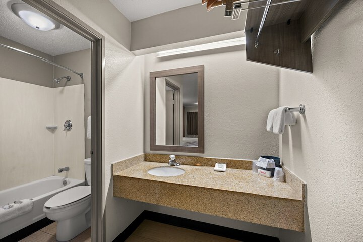 Room 20 of 32