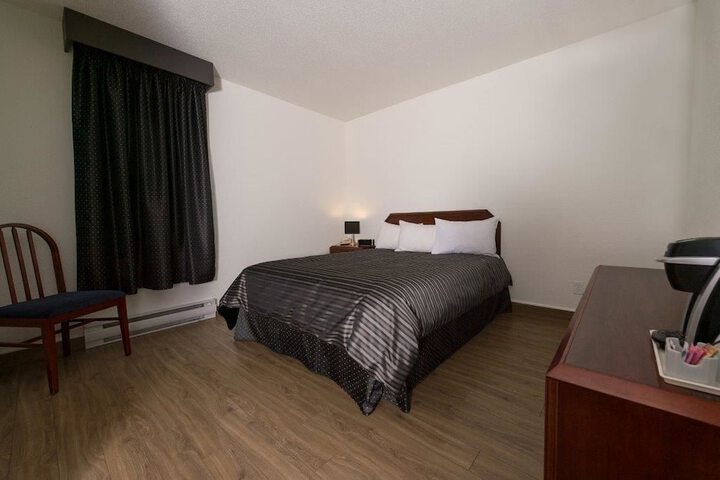 Room 8 of 10