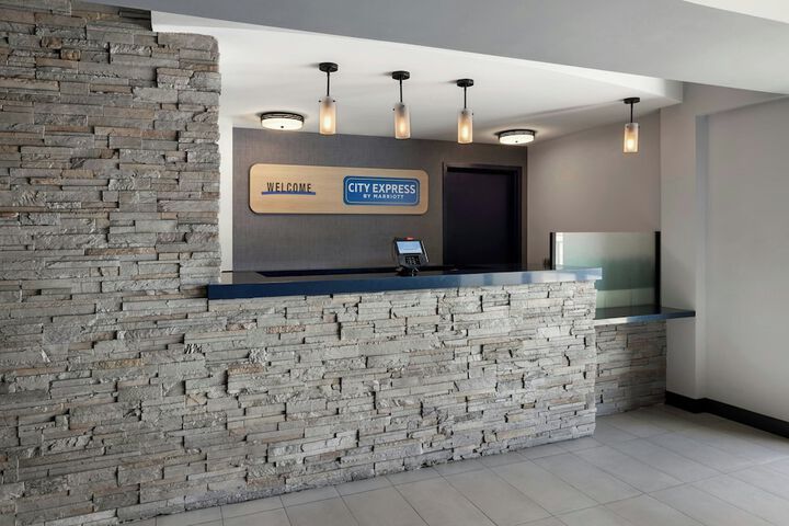 City Express by Marriott Manhattan Beach