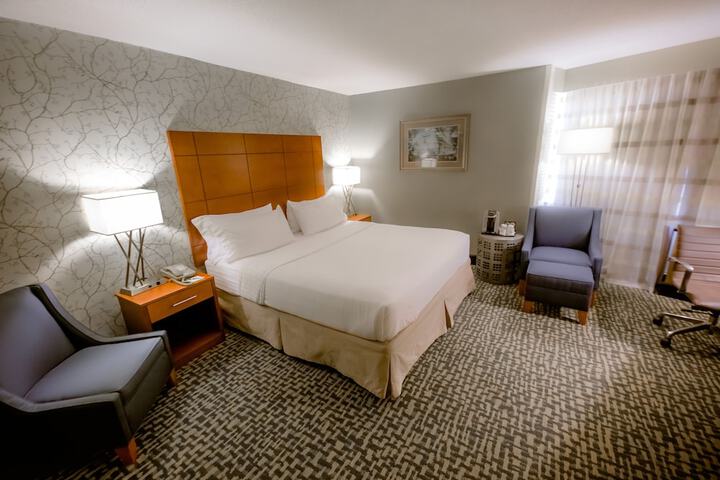 Room 13 of 19