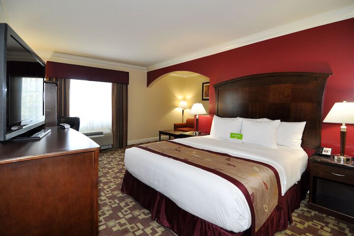 Room 34 of 40